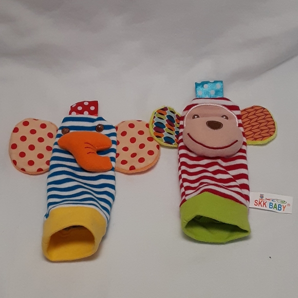 💥5/$25 Socks And Wrist Rattles For Infants Babys - Picture 3 of 3